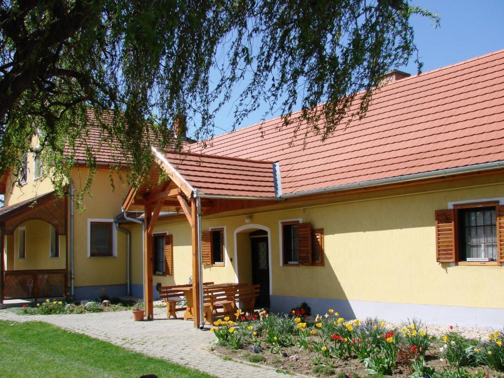 Benkő Vendégház Kiskutas Exterior foto
